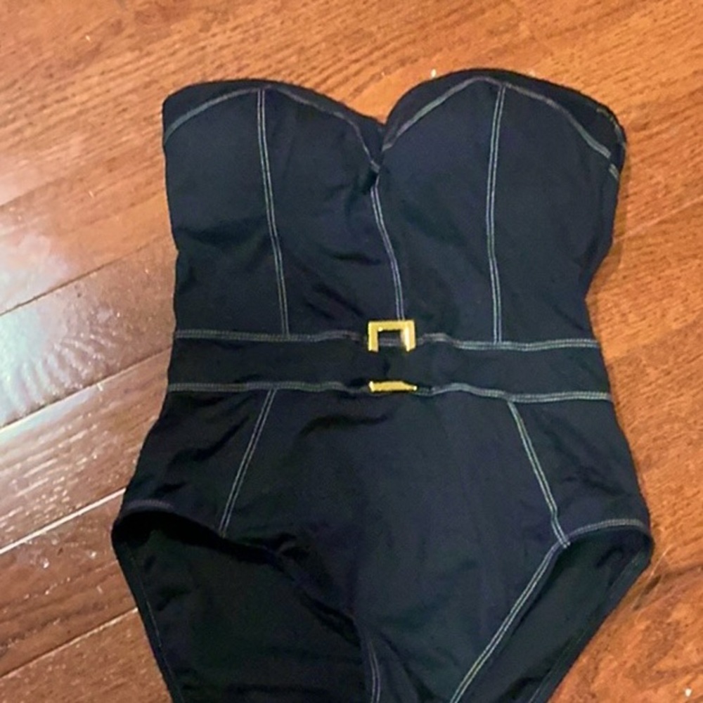 Black swim suit - Picture 1 of 1